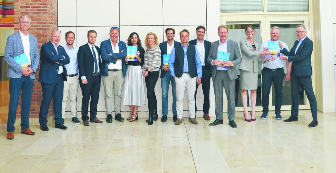 Representatives of the Netherlands government and Dutch member companies that are participating in LinkedbyOffshoreWind. This public private partnership operates on the Polish market to exchange knowledge and increase business between the two countries.