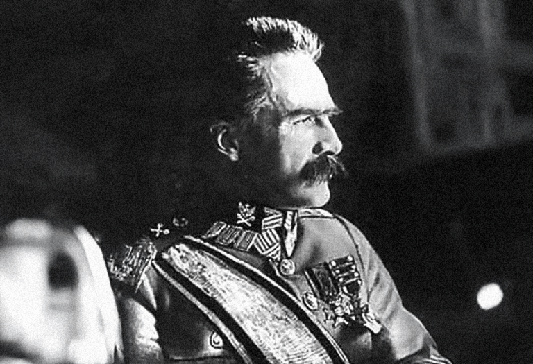 Piłsudski Worea Cartier Tonneau. So Do I!